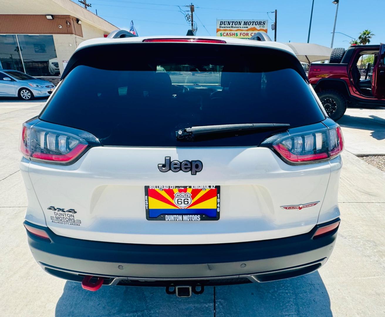 2019 White Jeep Cherokee Trailhawk 4WD (1C4PJMBX1KD) with an 3.2L V6 DOHC 24V engine, 9A transmission, located at 2190 Hwy 95, Bullhead City, AZ, 86442, (928) 704-0060, 0.000000, 0.000000 - On consignment. Super clean 2019 Jeep Cherokee Trailhawk. 4x4. Leather loaded. 56k miles. - Photo#5